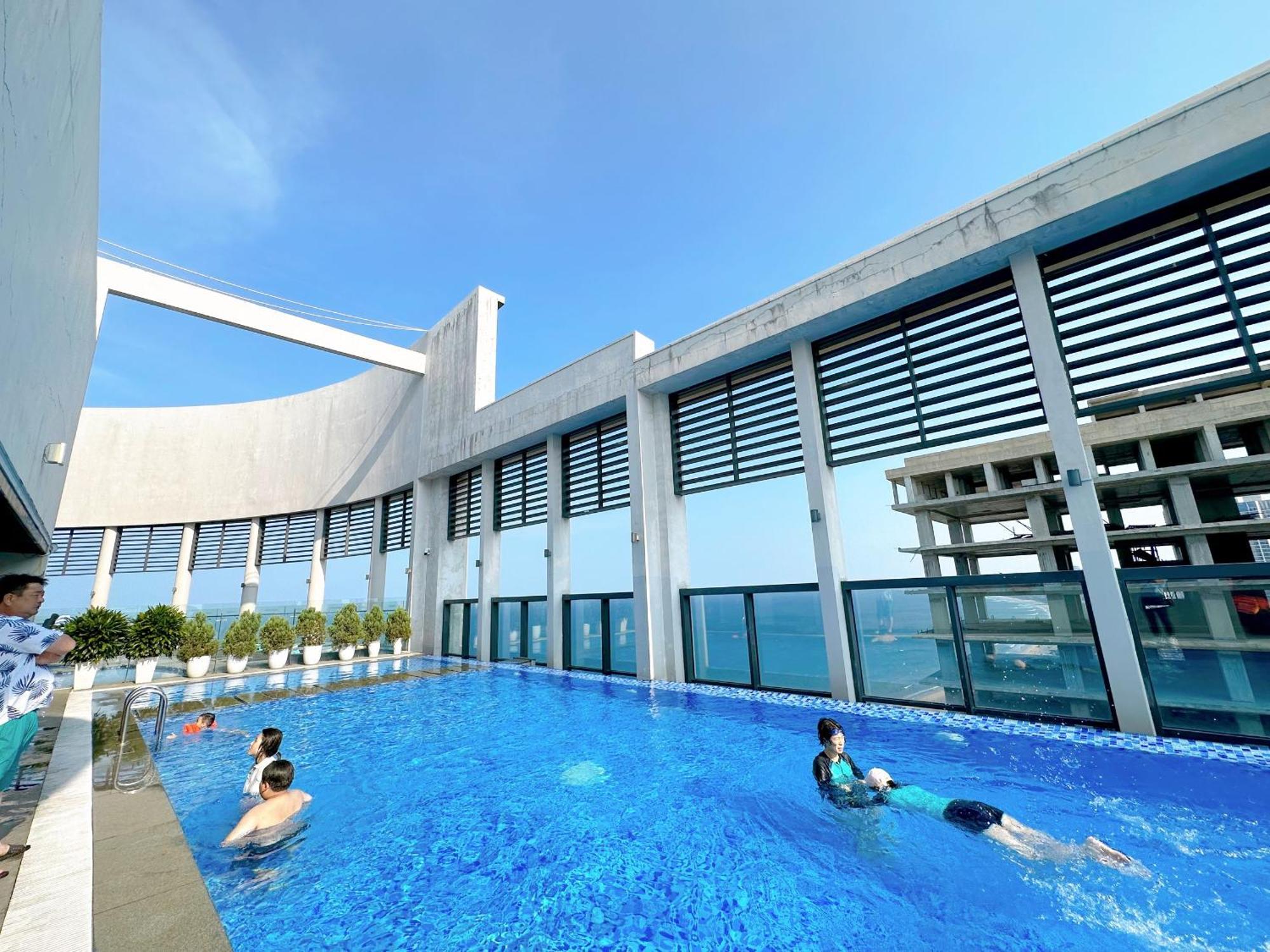 Luxury Apt Opposite Mykhe Beach ダナン市 エクステリア 写真