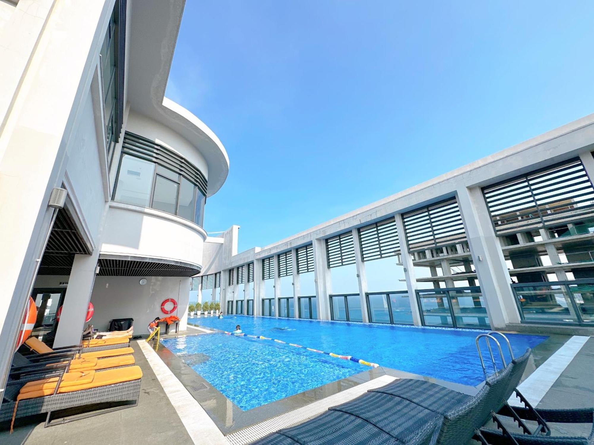 Luxury Apt Opposite Mykhe Beach ダナン市 エクステリア 写真