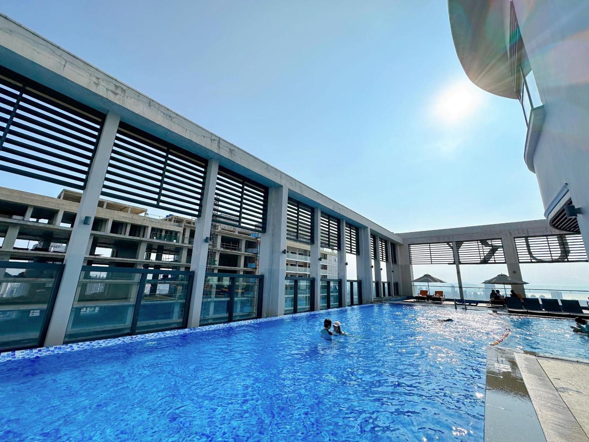Luxury Apt Opposite Mykhe Beach ダナン市 エクステリア 写真